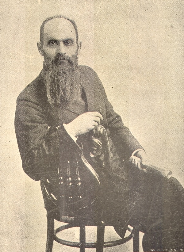 Dr,MacKay